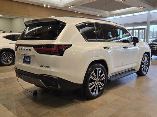 2025 Lexus LX 700h Luxury