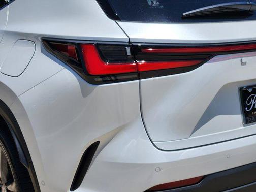 2025 Lexus NX 450h+ Luxury