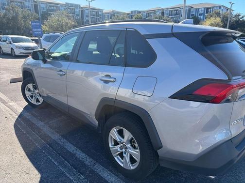 2020 Toyota RAV4 Hybrid LE