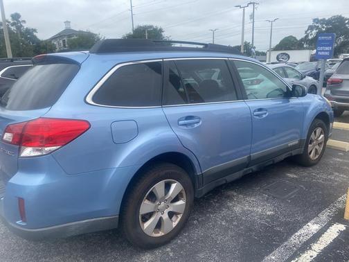 2010 Subaru Outback 2.5i Premium