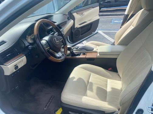 2018 Lexus ES 300h Base