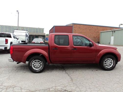 Red 2014 Nissan Frontier SV