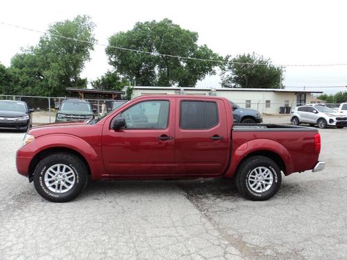Red 2014 Nissan Frontier SV