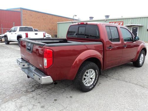 Red 2014 Nissan Frontier SV