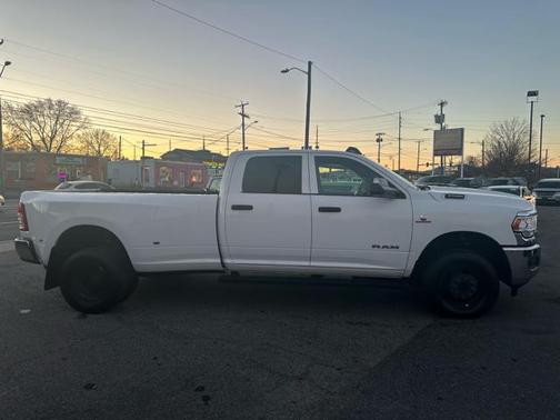 2021 RAM 3500 Tradesman Crew Cab 4x4 8' Box