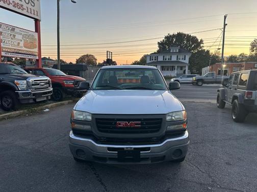 2004 GMC Sierra 2500 Work Truck
