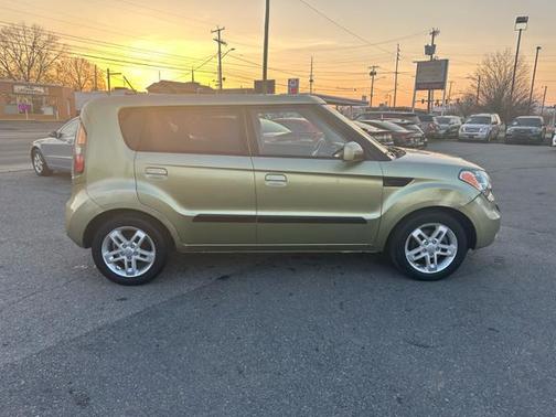 2010 Kia Soul +
