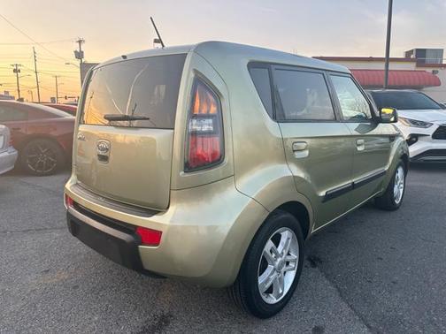 2010 Kia Soul +