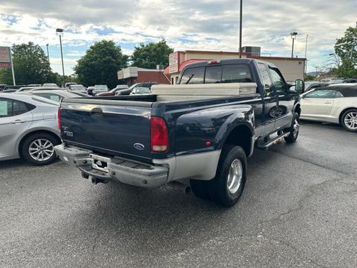 True Blue Clearcoat Metallic 2004 Ford F-350 XL SuperCab