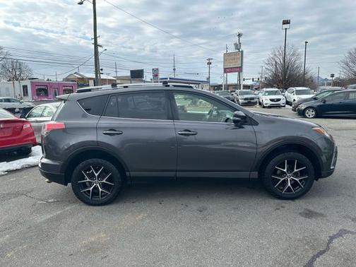 2017 Toyota RAV4 SE