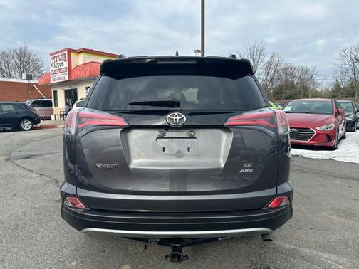 2017 Toyota RAV4 SE