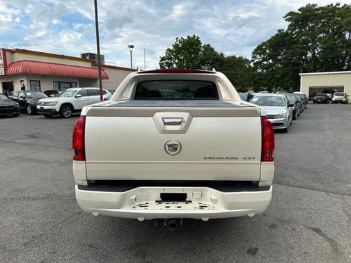 White Diamond 2005 Cadillac Escalade EXT Base