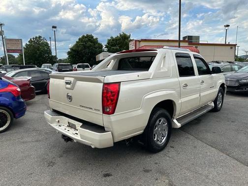 White Diamond 2005 Cadillac Escalade EXT Base
