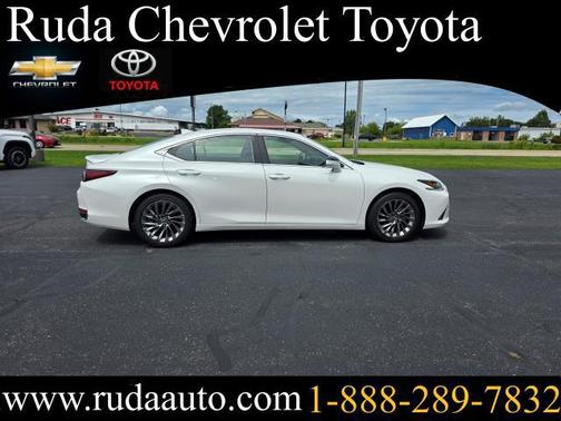 2024 Lexus ES 300h Luxury