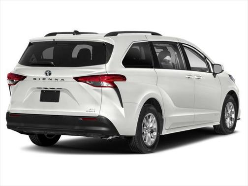 2021 Toyota Sienna XLE 8 Passenger
