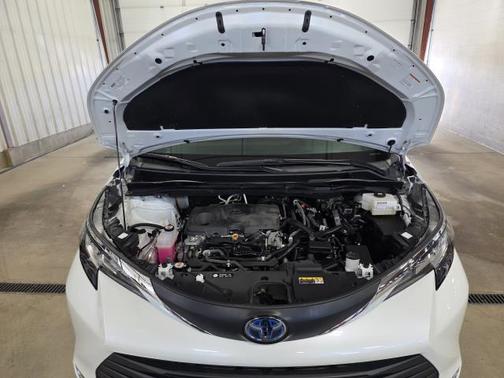 2021 Toyota Sienna XLE 8 Passenger