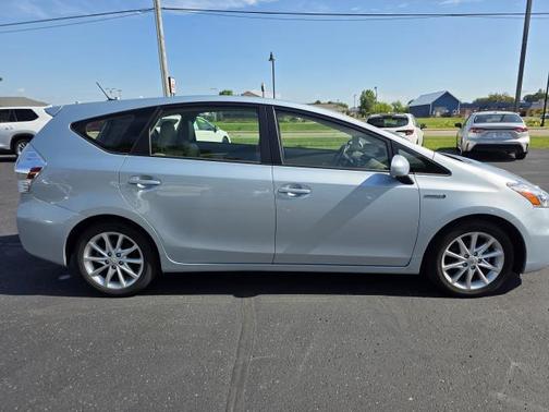 2013 Toyota Prius v Five