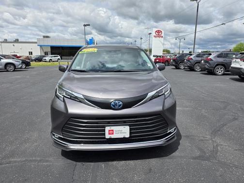 2021 Toyota Sienna XLE