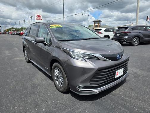 2021 Toyota Sienna XLE