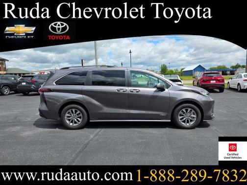2021 Toyota Sienna XLE