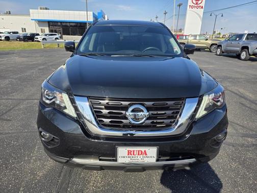 Magnetic Black Pearl 2019 Nissan Pathfinder Platinum