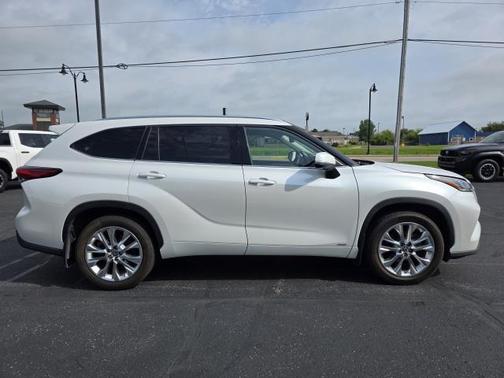 Wind Chill Pearl 2023 Toyota Highlander Hybrid Limited