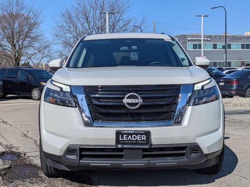 Pearl White Tricoat 2023 Nissan Pathfinder SV 4WD