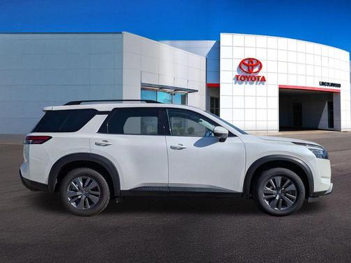 Pearl White Tricoat 2023 Nissan Pathfinder SV 4WD