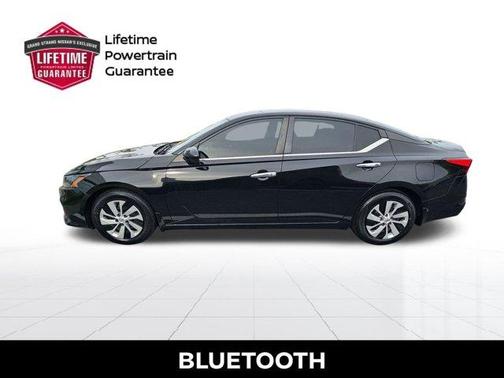 Black 2022 Nissan Altima 2.5 S