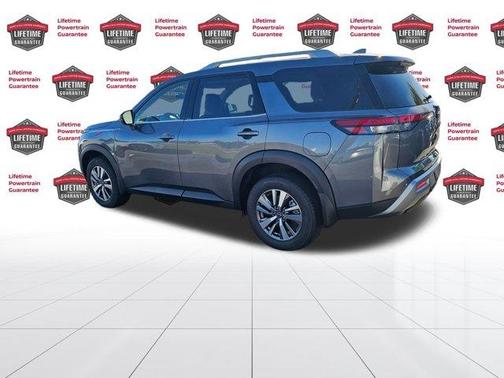 2025 Nissan Pathfinder SL