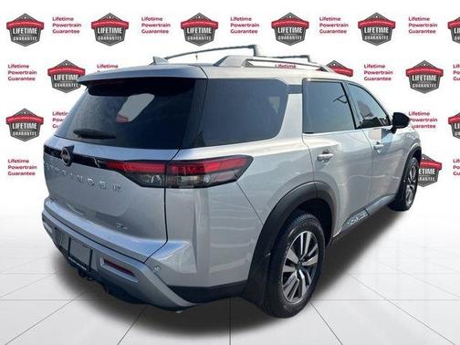 2025 Nissan Pathfinder SL