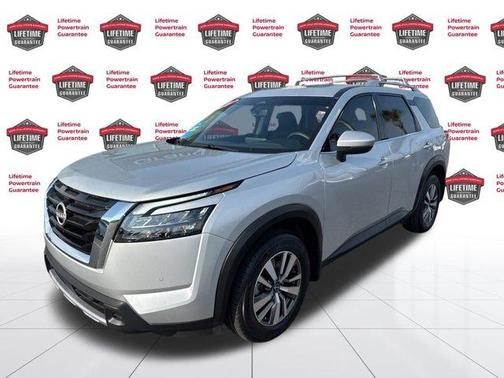 2025 Nissan Pathfinder SL