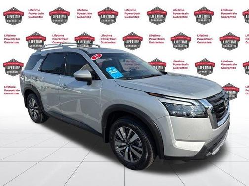 2025 Nissan Pathfinder SL