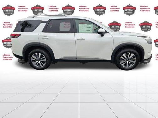 2025 Nissan Pathfinder SL