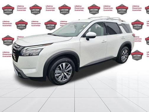 2025 Nissan Pathfinder SL