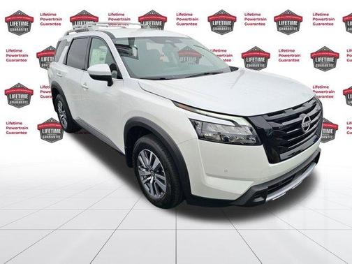 2025 Nissan Pathfinder SL