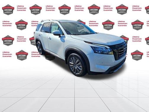 2025 Nissan Pathfinder SL