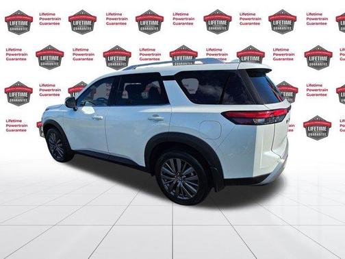 2025 Nissan Pathfinder SL