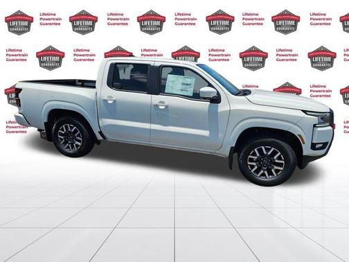 2025 Nissan Frontier SL