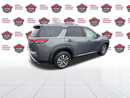 2025 Nissan Pathfinder SL