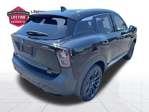 Super Black 2026 Nissan Kicks SR