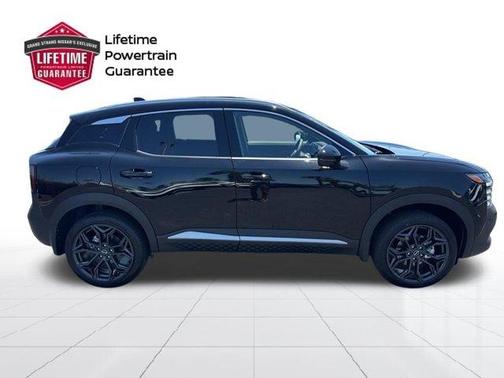 Super Black 2026 Nissan Kicks SR
