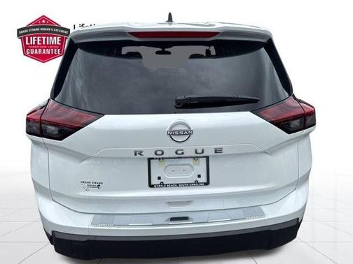 Everest White P 2026 Nissan Rogue SV