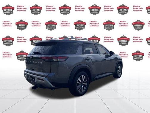 2023 Nissan Pathfinder SL