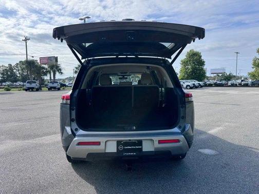 2023 Nissan Pathfinder SL