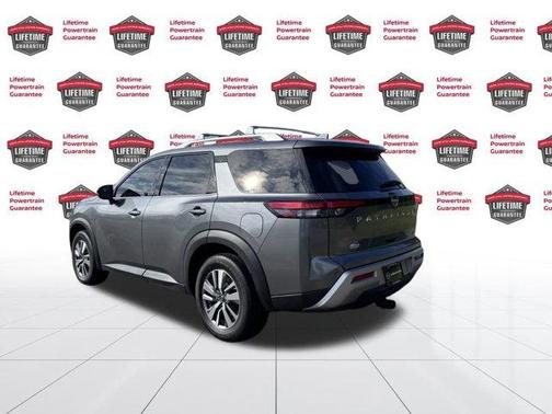 2023 Nissan Pathfinder SL