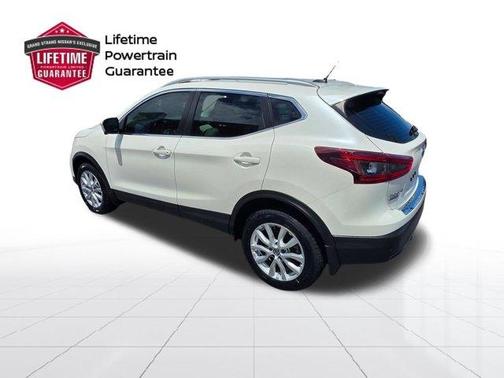 White 2022 Nissan Rogue Sport SV