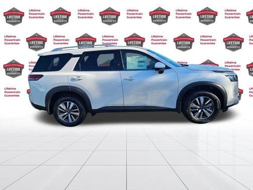 2025 Nissan Pathfinder SL