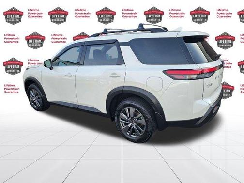 2022 Nissan Pathfinder SV