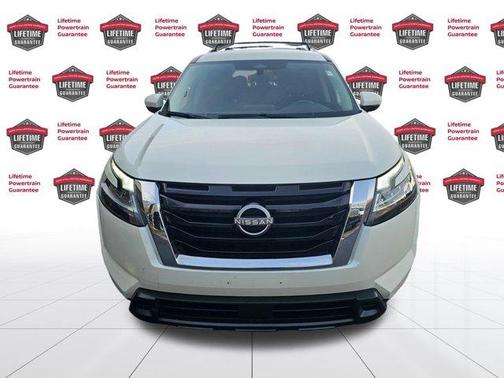 2022 Nissan Pathfinder SV